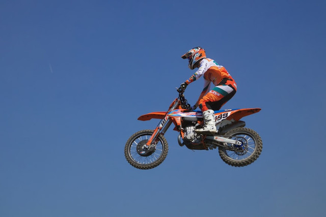 ILustrasi cara inreyen motor setelah turun mesin. Foto: Unsplash/ Caitlyn Vermeij