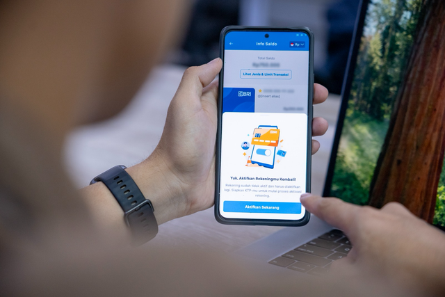 BRI menghadirkan kemudahan dalam mengaktifkan kembali rekening dormant lewat super apps BRImo. Foto: Dok. BRI