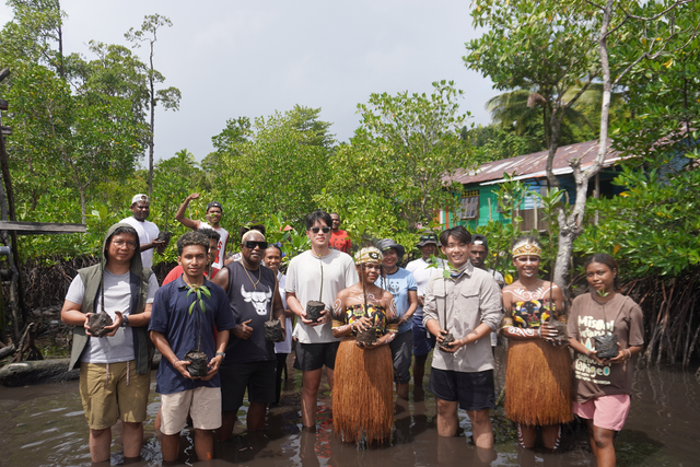 Jerhemy Owen Tanam Pohon di Papua. Foto: Istimewa