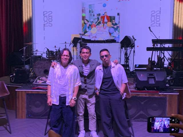 Personel Ada Band, Dika (bass), Naga (vokal), Adhy (drum), dalam perilisan album Love Hope & Reality di Senopati, Jakarta Selatan, Kamis (28/8/2025). Foto: Vincentius Mario/kumparan