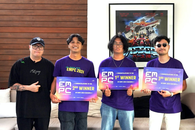 TAF alias Taftakhira Athoriq Firmansyah (tengah), seorang produser musik elektronik muda Indonesia berhasil menyabet gelar 1st Winner dari ajang Electronic Music Producer Contest (EMPC) 2024. Foto: Dok. Istimewa