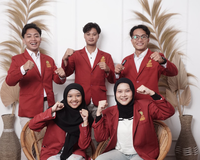 Formasi Tim Riset terdiri dari Ketua Tim dan Anggota Tim dari Mahasiswa Universitas Muhammadiyah Yogyakarta. Foto: Indra Kusuma Putra/Ketua Tim