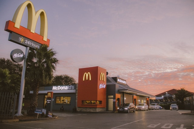 Promo GoPay McD. Foto Restoran McD. Sumber: Unsplash/Boshoku