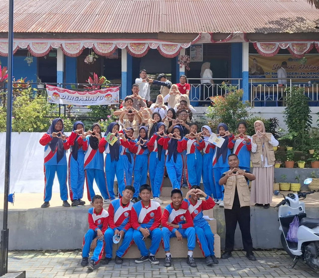 KKN ADI Unit 1 Tipulu Bersama SMPN 24 Kendari Menyelenggarakan Kegiatan Sharing Session (Foto Quddus) 