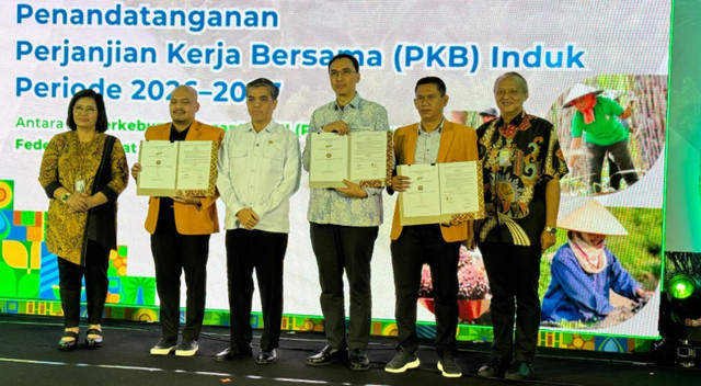 Foto bersama usai tanda tangan kerja sama antara FSPBUN dan PTPN III. Foto: Dok. PTPN XIII