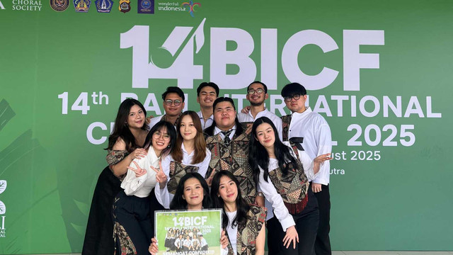 Universitas Pelita Harapan (UPH) kembali menorehkan prestasi gemilang di panggung internasional. COMVOIX, vokal grup UPH, berhasil meraih tiga penghargaan bergengsi pada ajang Bali International Choir Festival (BICF) 2025.