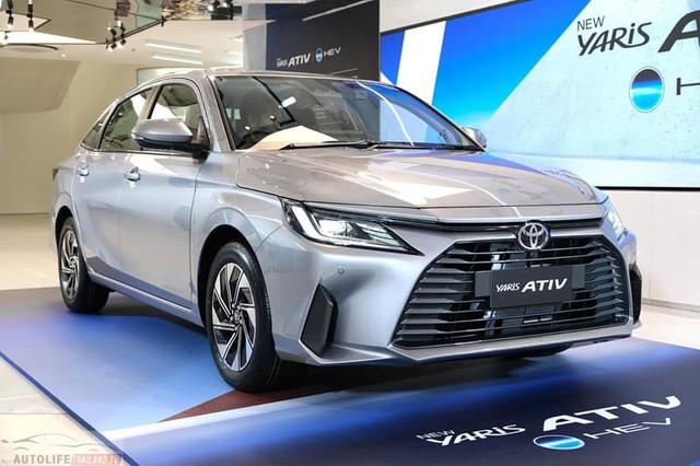 Tampilan depan Toyota Vios hybrid seri Premium. Foto: Autolife Thailand TV