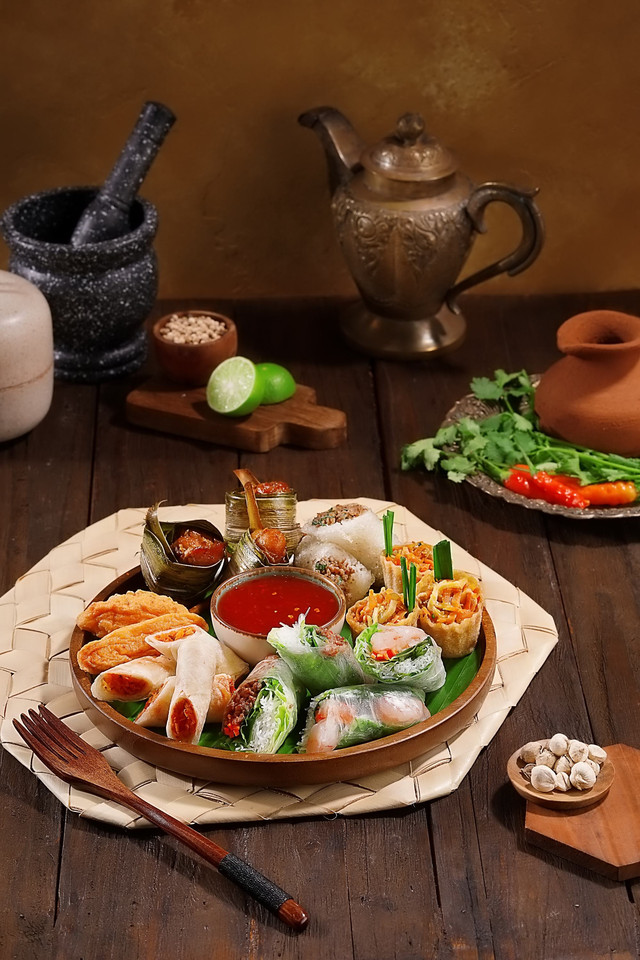 Aneka makanan dan minuman khas Thailand ala restoran baru Rachapon by Raa Cha. Foto: Dok. Rachapon