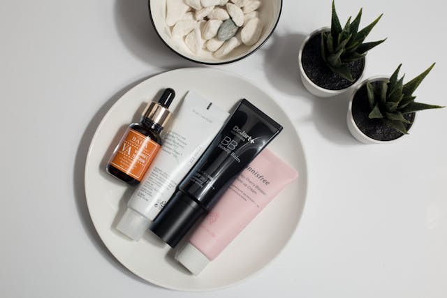 Ilustrasi rekomendasi skincare untuk kulit berminyak. Sumber: Pexels/Elena Druzhinina
