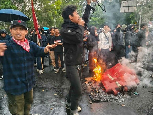 Suasana Aksi Unjuk Rasa di Depan Gedung DPRD Jawa Barat, Jumat (29/8/2025). Foto: Linda/kumparan