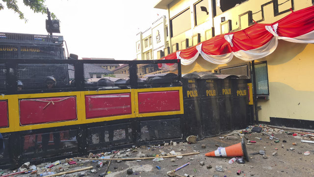 Suasana di depan gerbang Mako Brimob Kwitang pada Jumat (29/8/2025). Foto: Thomas Bosco/kumparan