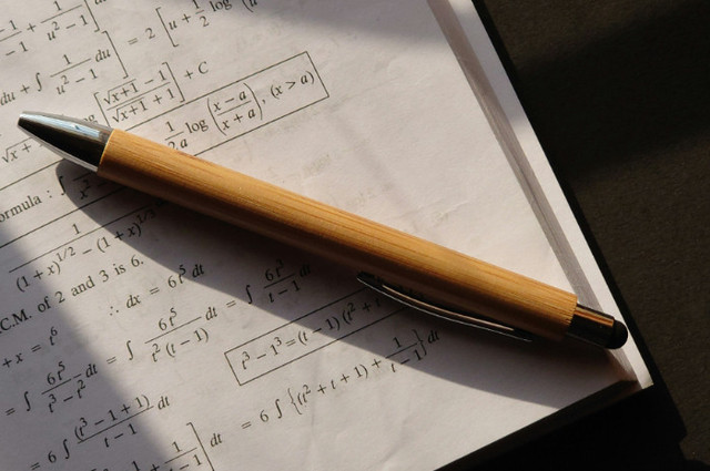 Ilustrasi Contoh Soal Pecahan Desimal Kelas 5, Unsplash/Antony Hyson Seltran