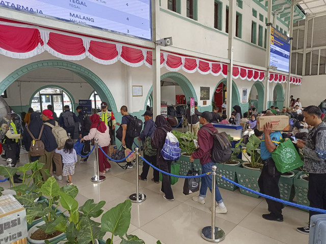 Keberangkatan penumpang dari Stasiun Gambir dan Pasar Senen dialihkan ke Stasiun Jatinegara imbas demo. Foto: PT KAI (Persero)