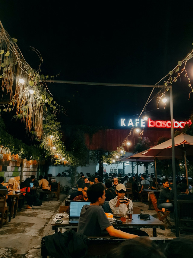 Ilustrasi suasana kafe (M. Veven/Unsplash)