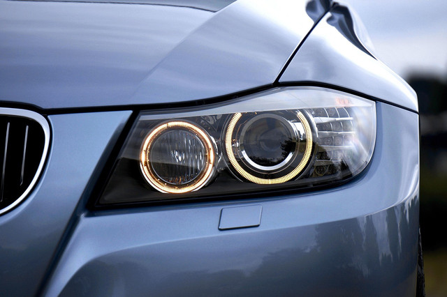 Ilustrasi cara membersihkan kaca lampu mobil. Foto: Pixabay.com/AutoPhotography