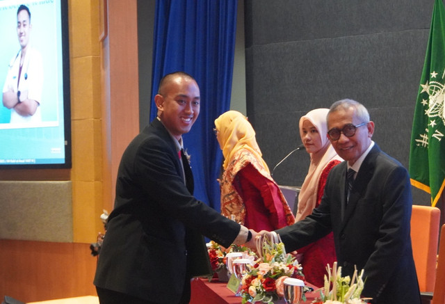 Farhan saat pengambilan sumpah dokter.