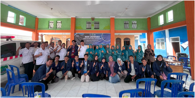 Sumber: @kkn_sladi_ 2025 | Foto bersama PKK dan perangkat Desa Sladi mengikuti Sosialisasi LEPONIK