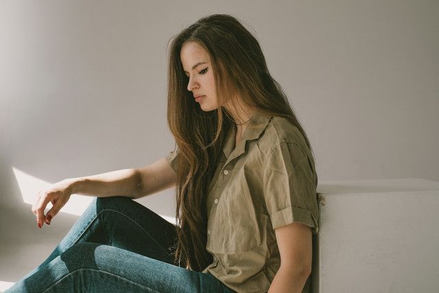 Cara Mengatasi Attachment Issues. Foto hanyalah ilustrasi, bukan tempat sebenarnya. Sumber: Unsplash/Valeriia Miller
