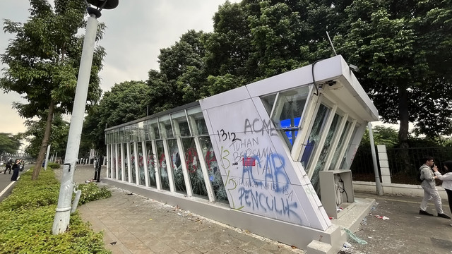 Kondisi Stasiun MRT Istora Mandiri yang alami kerusakan usai eskalasi aksi demonstrasi, Sabtu (30/8/2025). Foto: Fariza Rizky Ananda/kumparan