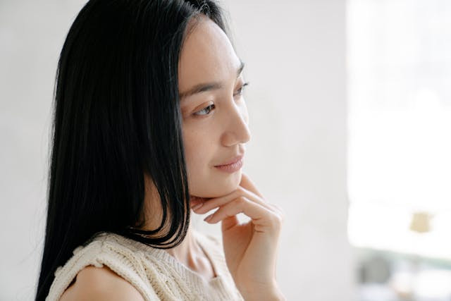 ilustrasi skincare untuk kulit kusam dan flek hitam - foto: pexels/John Diez