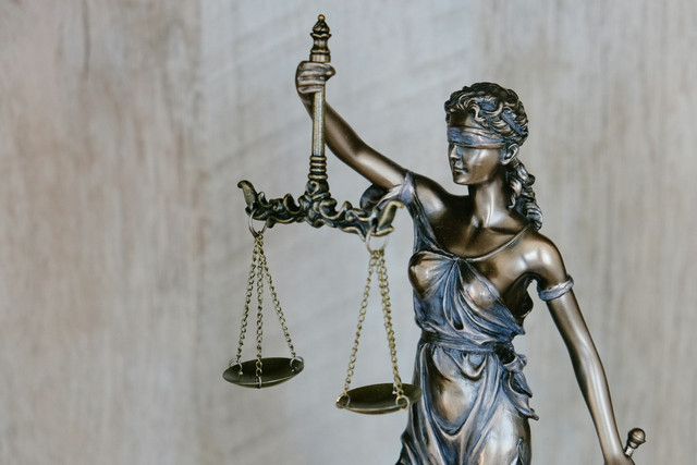 Ilustrasi Aparat Penegak Hukum Siapa Saja. Sumber: Unsplash/Tingey Injury Law Firm