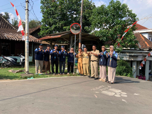 Dukung Tata Kelola Desa, KKN MIT UIN Walisongoo Adakan Pemasangan Kaca Cembung