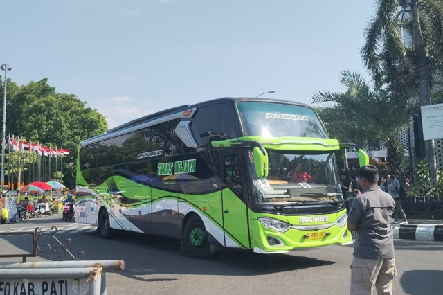 Massa demonstrasi berangkat ke Kantor KPK, Jakarta, Minggu (31/8/2025). Foto: kumparan
