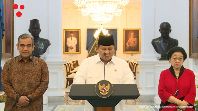Presiden Prabowo Subianto didampingi Ketua Umum PDIP Megawati Soekarnoputri dan Ketua MPR Ahmad Muzani memberikan keterangan pers di Istana Negara, Jakarta, Minggu (31/8/2025). Foto: Youtube/Sekretariat Presiden