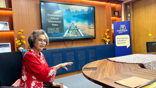 Putri kedua Bung Hatta, Dr. Dra. Gemala Hatta MRA, di Forum Praksis Seri ke-12, Jumat (29/8). Foto: Dok. Istimewa