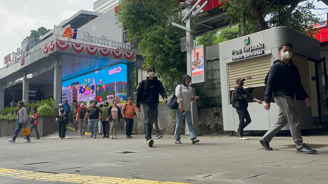 Suasana di Stasiun KRL Sudirman, Jakarta, Senin (1/9/2025). Foto: Rayyan Farhansyah/kumparan