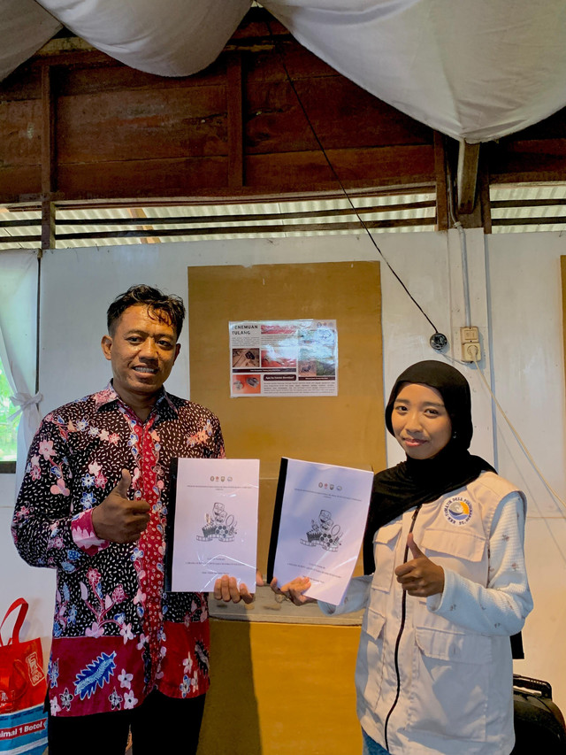 Penyerahan arsip naskah drama “Layar Naskah” kepada perangkat Desa Punjulharjo sebagai upaya melestarikan seni budaya dan warisan lokal