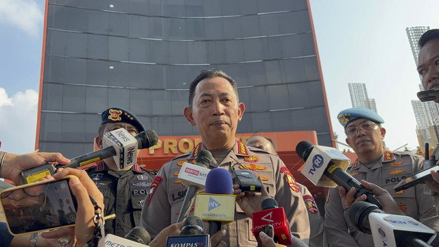 Kapolri Jenderal Listyo Sigit Prabowo di RS Polri, Kramat Jati, Jakarta Timur, Senin (1/9/2025). Foto: Abid Raihan/kumparan