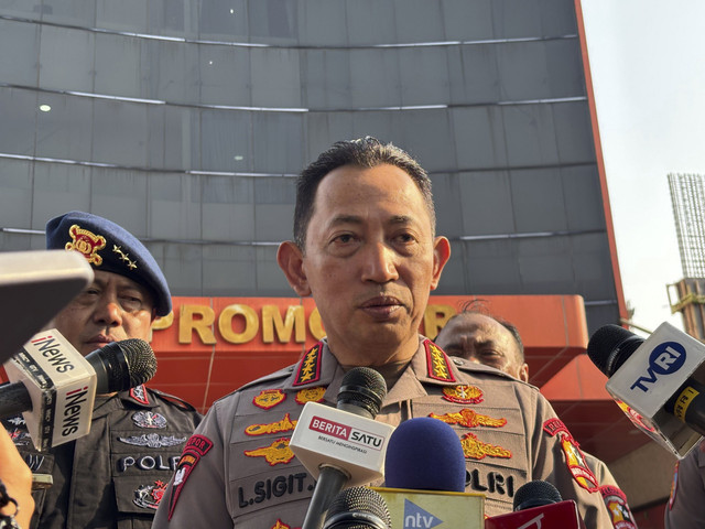 Kapolri Jenderal Listyo Sigit Prabowo di RS Polri, Kramat Jati, Jakarta Timur, Senin (1/9/2025). Foto: Abid Raihan/kumparan