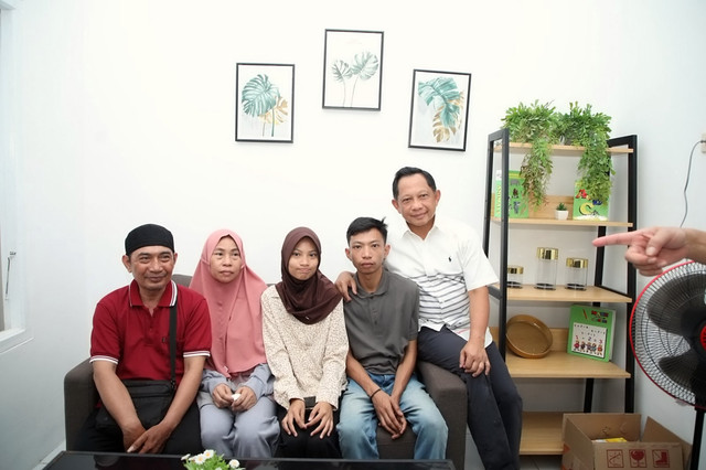 Mendagri Tito Karnavian di penyerahan rumah bagi keluarga almarhum Affan Kurniawan di Bogor, Jawa Barat, Senin (1/9/2025). Foto: Dok. Kemendagri