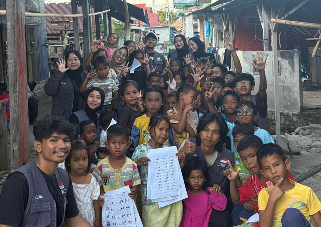 Berdampak, Mahasiswa UMY Dampingi Anak Suku Bajo dalam Literasi dan Numerasi