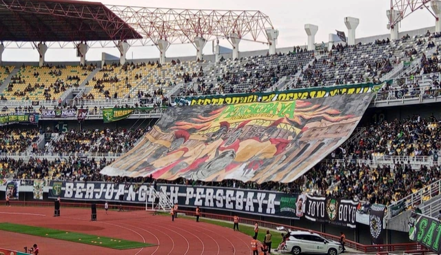Suporter Persebaya, Bonek. Foto: Masruroh/Basra