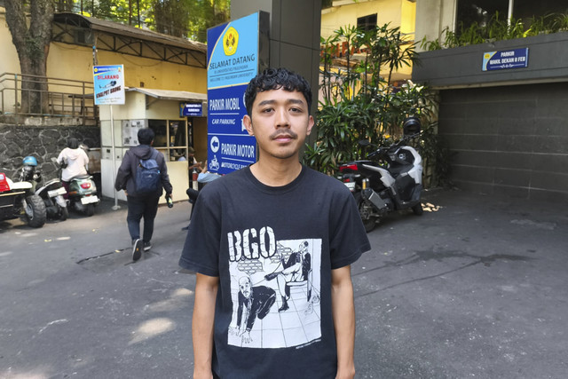 Econ, mahasiswa Unpas Bandung yang menjadi saksi penembakkan gas air mata oleh aparat, Selasa (2/8/2025). Foto: Linda Lestari/kumparan