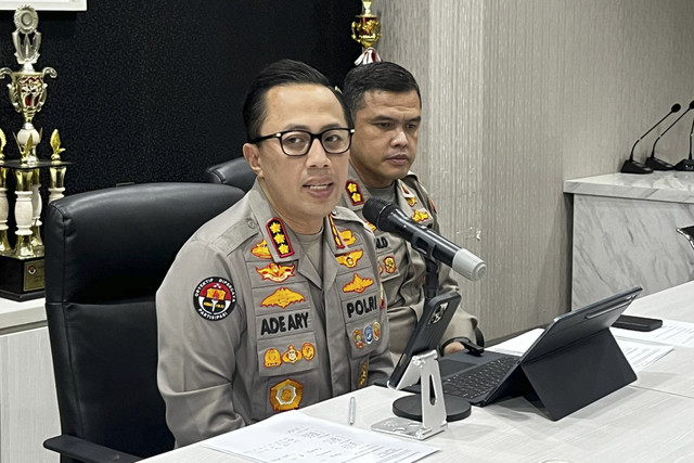 Kabid Humas Polda Metro Jaya Kombes Pol Ade Ary Syam menyampaikan keterangan pers di Divhumas Polda Metro Jaya, Jakarta, Selasa (2/9/2025). Foto: Rayyan Farhansyah/kumparan