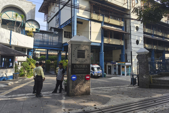 Suasana di Kampus 1 Unisba, Bandung, Jawa Barat, Selasa (2/9). Foto: Linda Lestari/kumparan