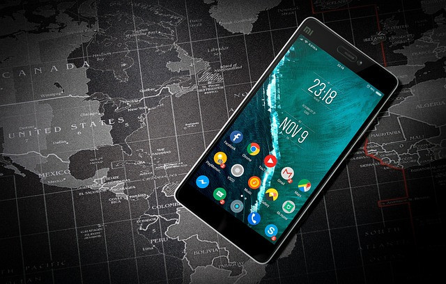 Ilustrasi layar smartphone AMOLED dan OLED. Foto: pixabay