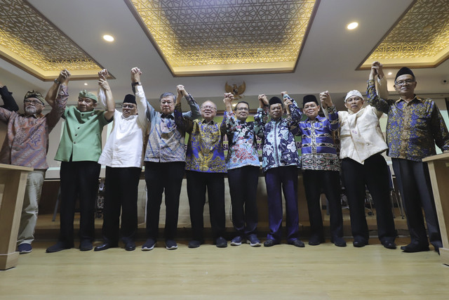 Sejumlah tokoh lintas agama menggelar konferensi pers di Kantor Pusat MUI, Jakarta, Selasa (2/9/2025). Foto: Jamal Ramadhan/kumparan