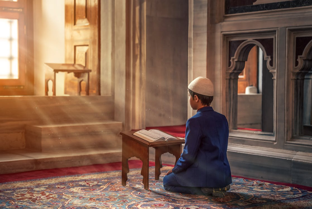 Ilustrasi Teks Syarhil Quran Tentang Maulid Nabi. Sumber: Pexels/Abdullah Ghatasheh