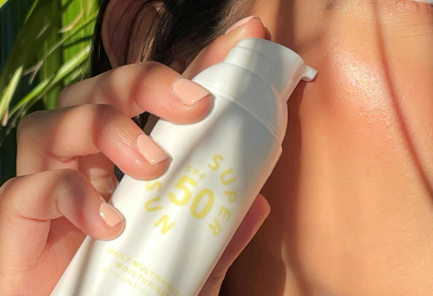 Ilustrasi Rekomendasi Sunscreen Wardah untuk Kulit Berjerawat. Sumber: Pexels/Sunny Skin