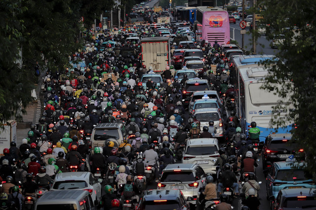 Suasana kemacetan di Jalan Gatot Subroto, Jakarta, pada Selasa (2/9). Foto: Jamal Ramadhan/kumparan
