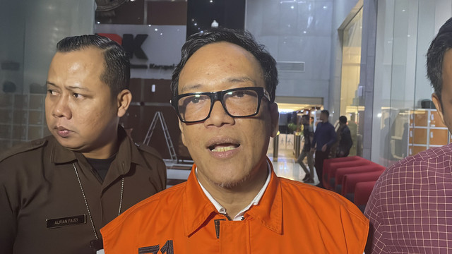 Tersangka kasus dugaan pemerasan sertifikasi K3 Kemnaker Immanuel Ebenezer atau Noel menyampaikan keterangan kepada wartawan usai menjalani pemeriksaan di Gedung Merah Putih KPK, Jakarta, Selasa (1/9/2025). Foto: Fadhil Pramudya/kumparan