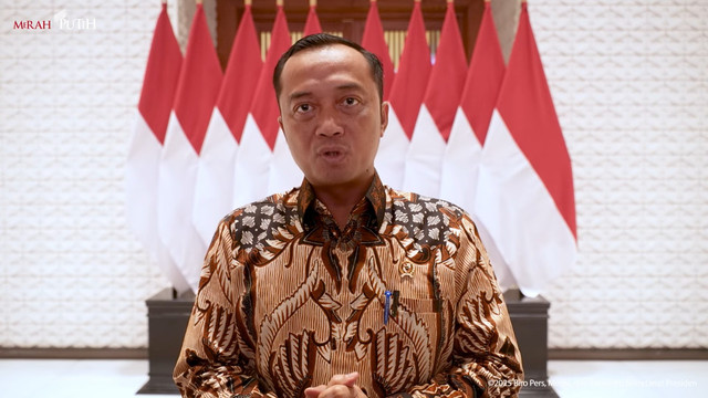 Mensesneg Prasetyo Hadi memberikan keterangan pers soal Presiden Prabowo Subianto bertolak ke China di Halimperdanakusuma, Jakarta, Selasa (2/9/2025). Foto: Youtube/Sekretariat Presiden