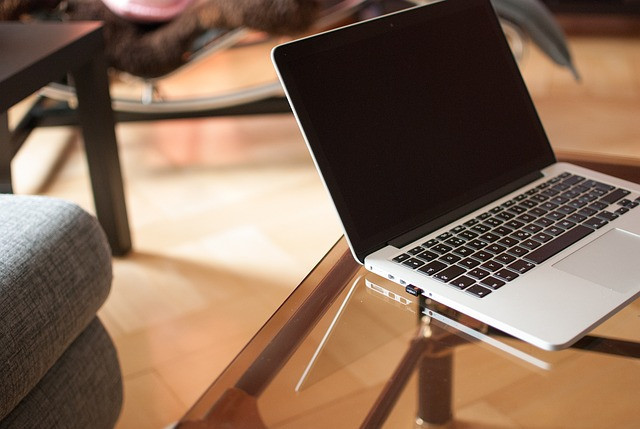 Ilustrasi laptop gaming dan ultrabook. Foto: pixabay