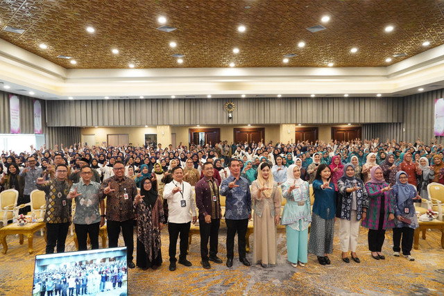 PNM menggelar program Sahabat Ibu Cakap Literasi Keuangan Syariah (SICANTIKS) dengan memberikan pembekalan untuk 25.560 Account Officer (AO) dalam meningkatkan literasi keuangan syariah. Foto: Dok. PNM