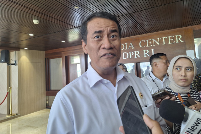 Menteri Pertanian Amran Sulaiman ditemui sebelum rapat dengan Komisi IV di kompleks parlemen, Senayan, Jakarta Pusat, Rabu (3/9/2025). Foto: Argya D. Maheswara/kumparan 