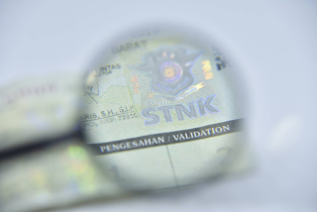 Ilustrasi NRKB pada STNK. Foto: SASTRAVILA/Shutterstock
